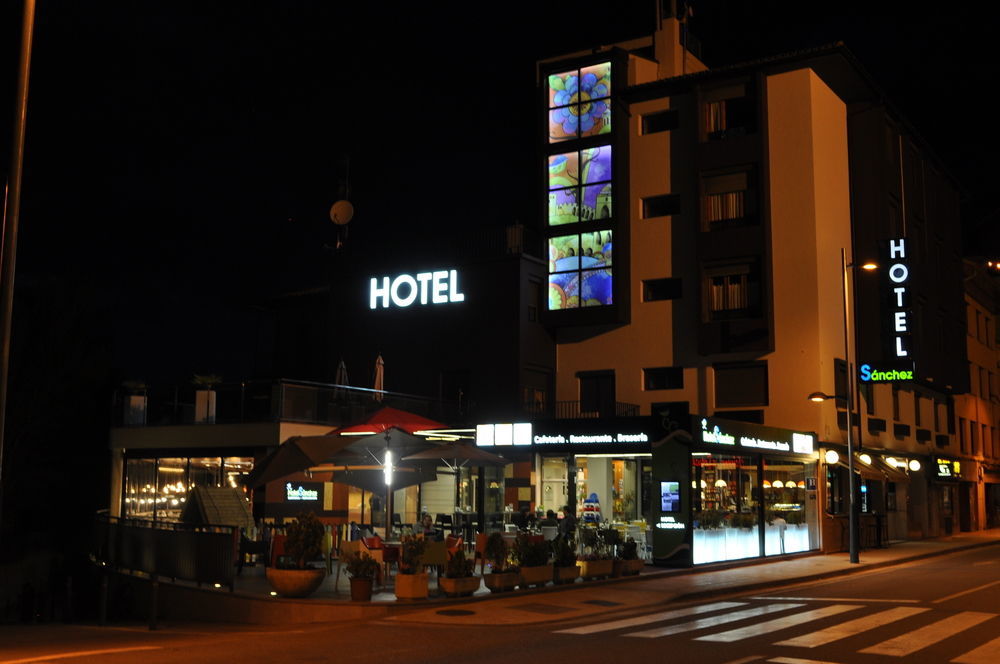Hotel Sanchez Ainsa Bagian luar foto